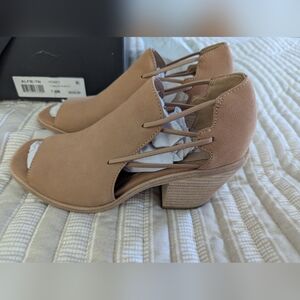 Eileen Fisher Tan Strappy Heels